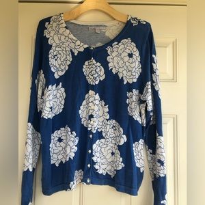 Old Navy periwinkle blue with white flower Cardigan button up sweater size XXL